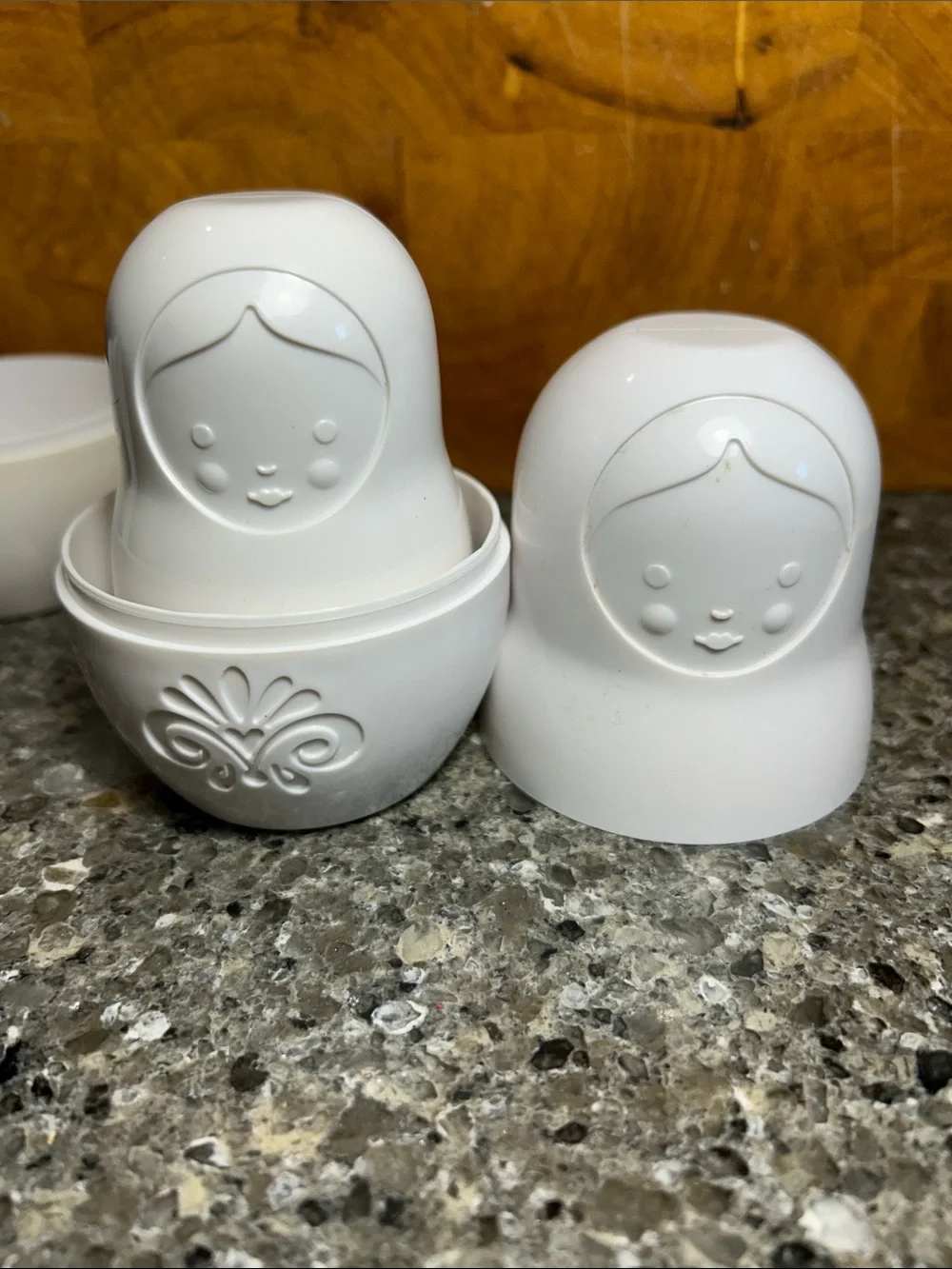 3 Nesting dolls measuring cups